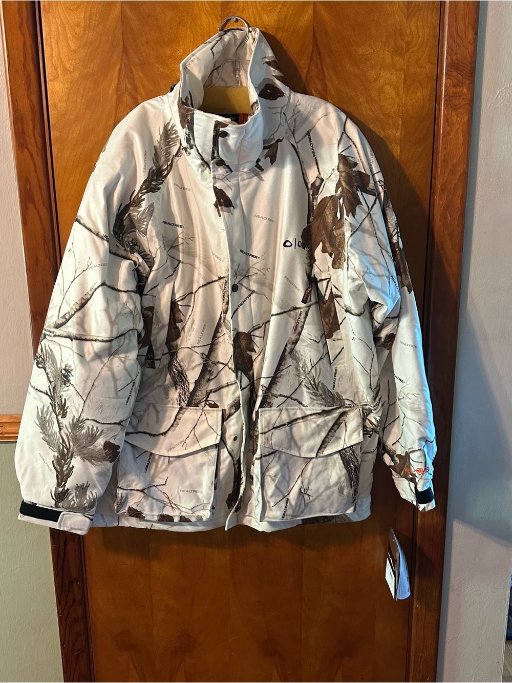 Realtree/Onyx Brown and White Camouflage Jacket/predator series/arctic shield